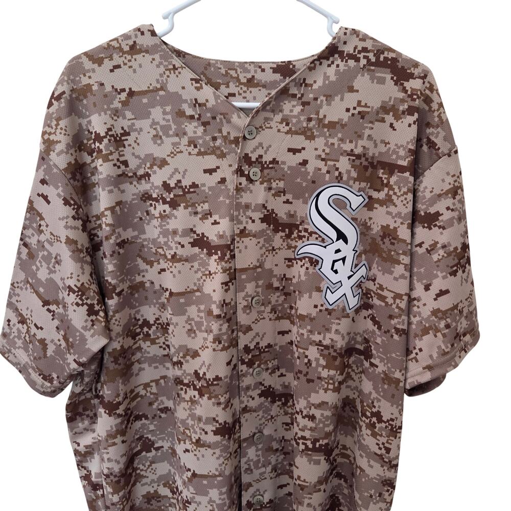 Men's Chicago White Sox Desert Camouflage Pattern Jersey by Majestic, Size Large